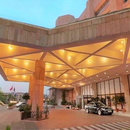 Hotel Samrat, Ню Делхи Екстериор снимка