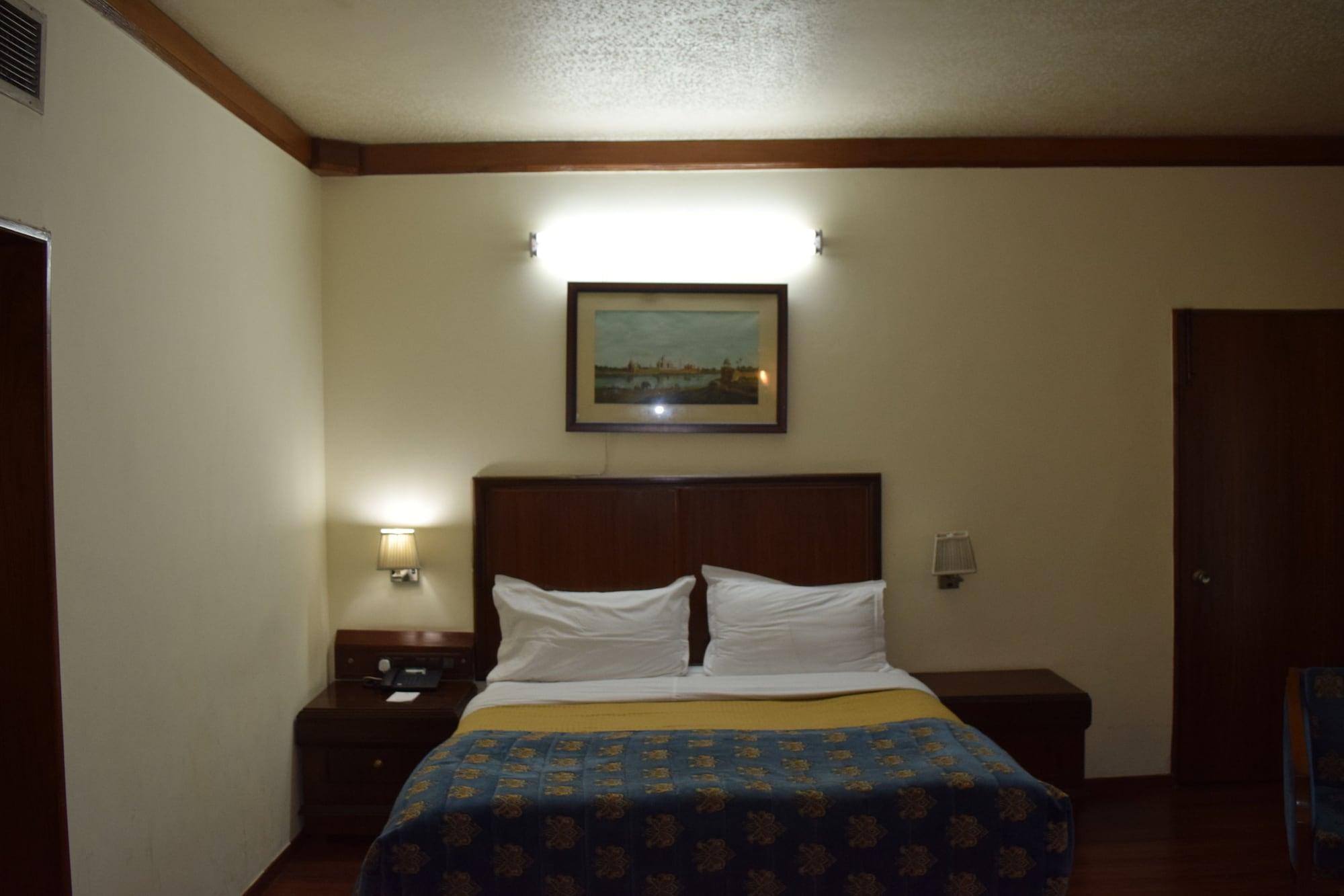 Hotel Samrat, Ню Делхи Екстериор снимка