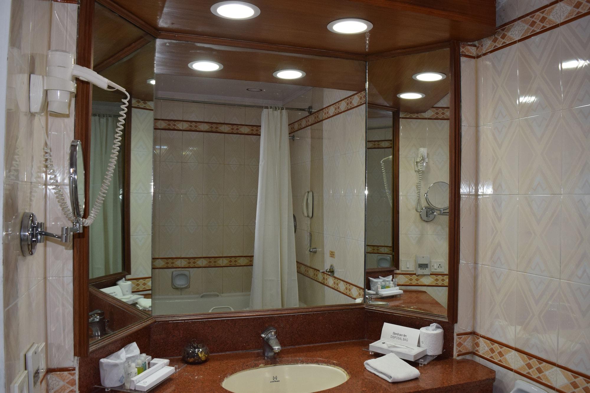 Hotel Samrat, Ню Делхи Екстериор снимка