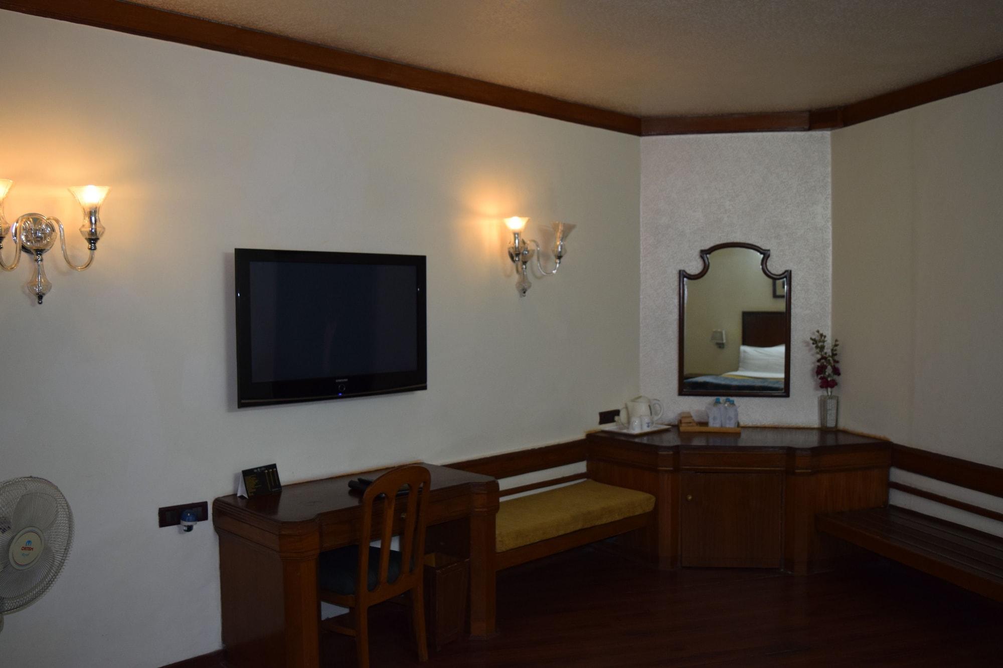 Hotel Samrat, Ню Делхи Екстериор снимка
