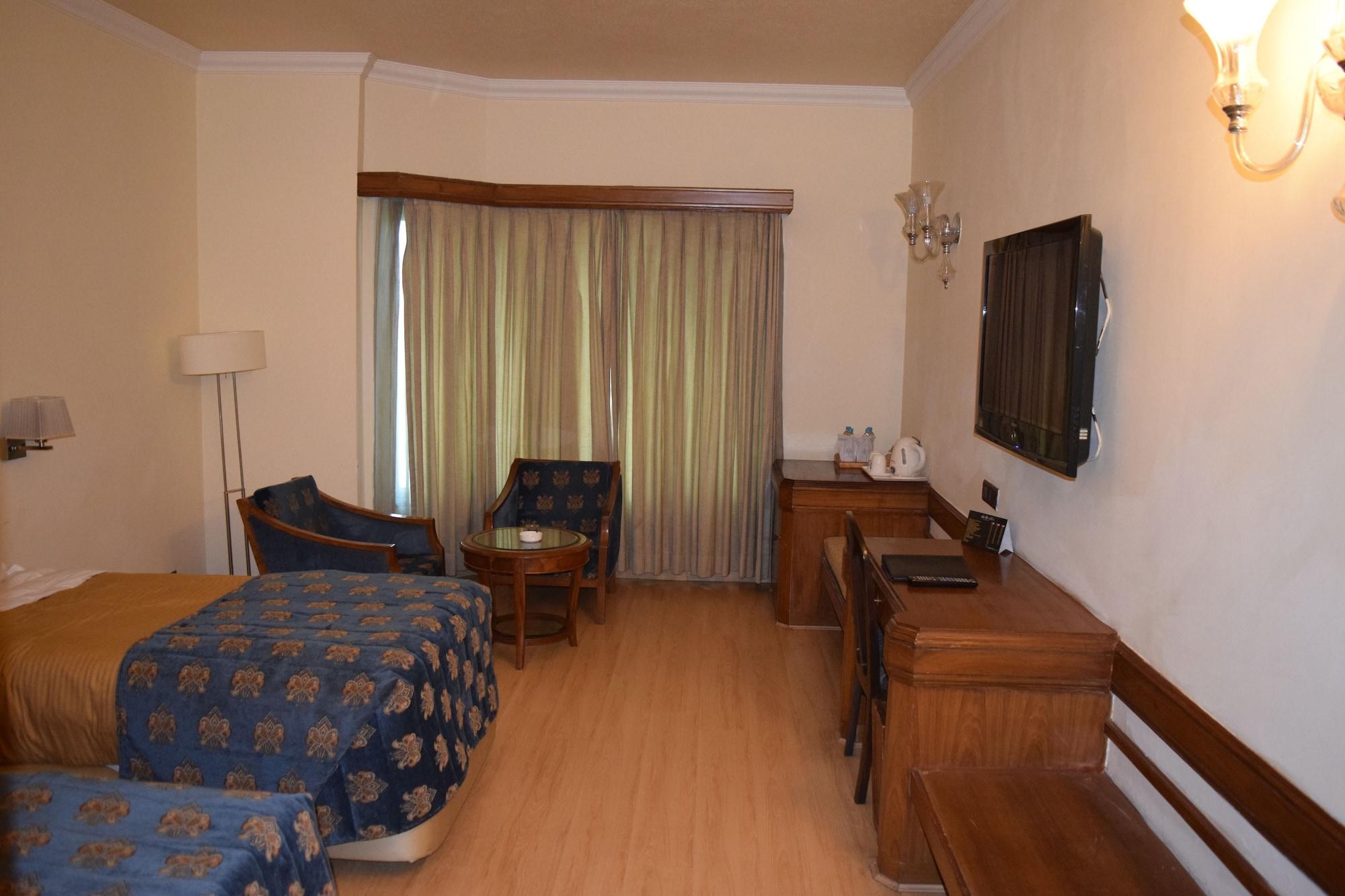 Hotel Samrat, Ню Делхи Екстериор снимка