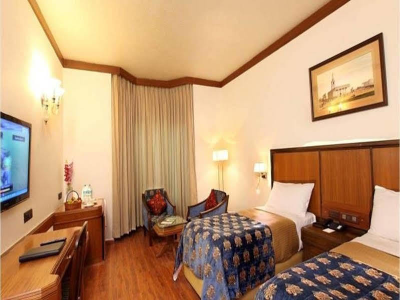 Hotel Samrat, Ню Делхи Екстериор снимка