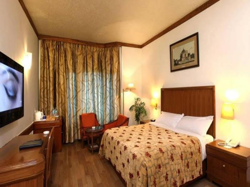 Hotel Samrat, Ню Делхи Екстериор снимка