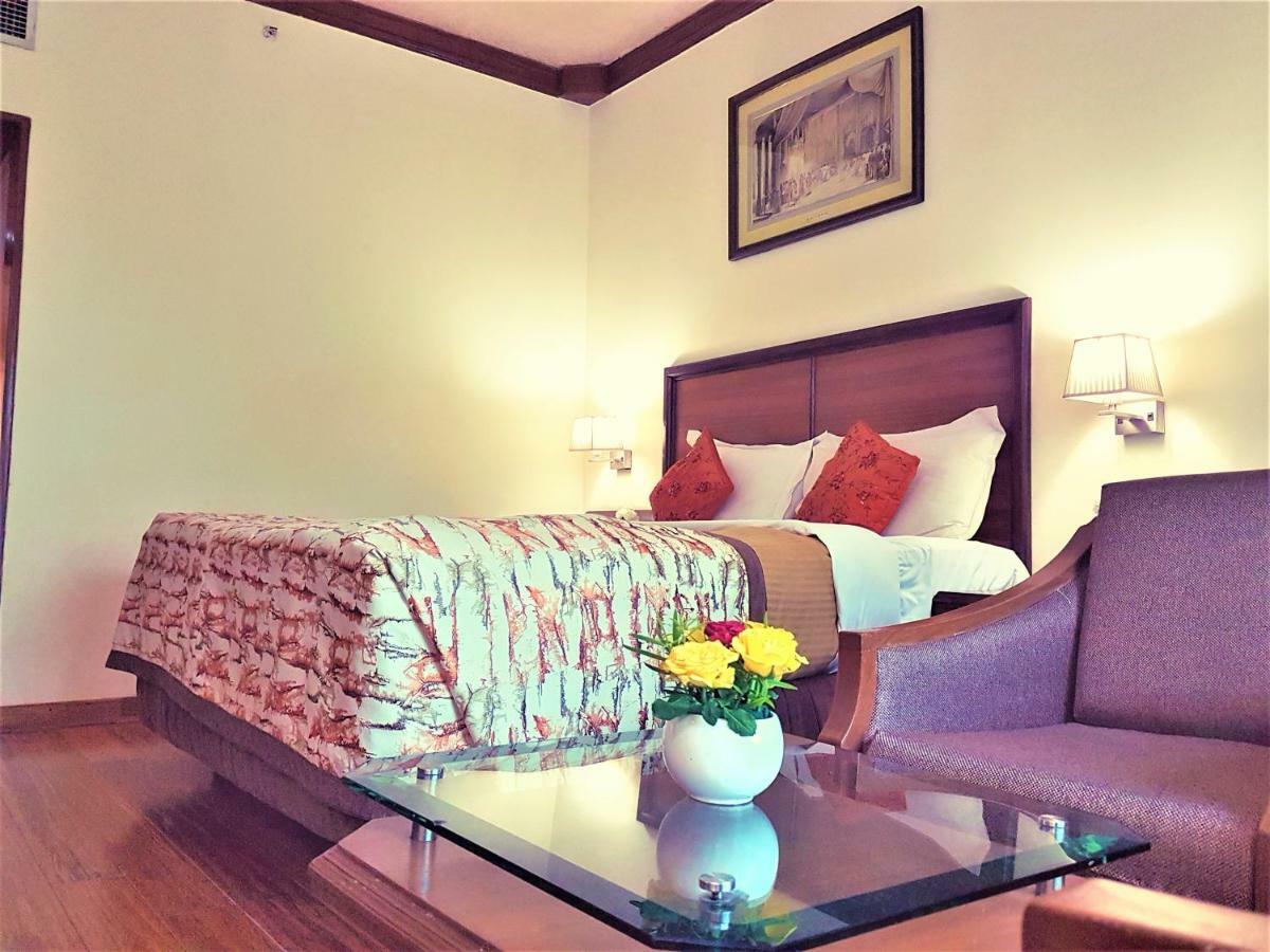 Hotel Samrat, Ню Делхи Екстериор снимка