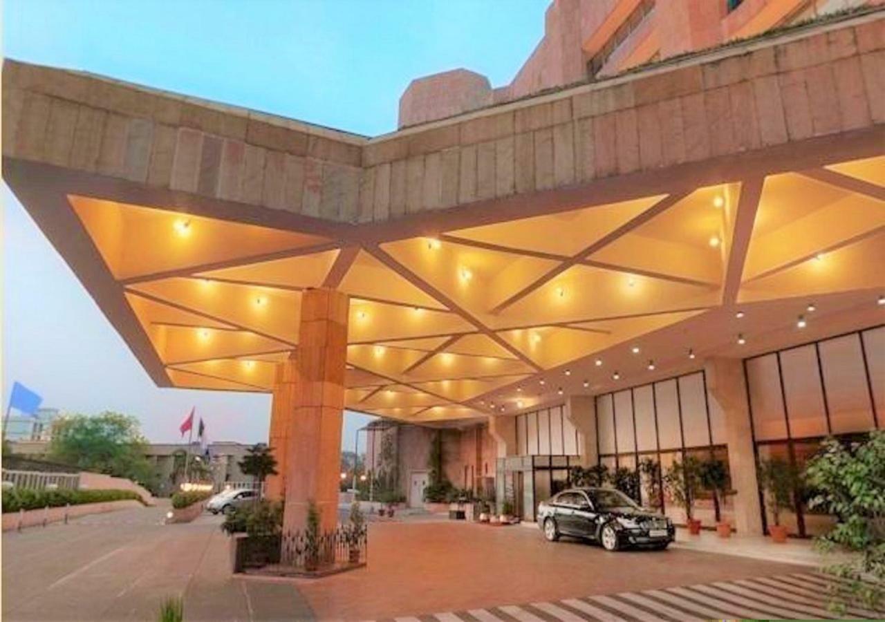 Hotel Samrat, Ню Делхи Екстериор снимка