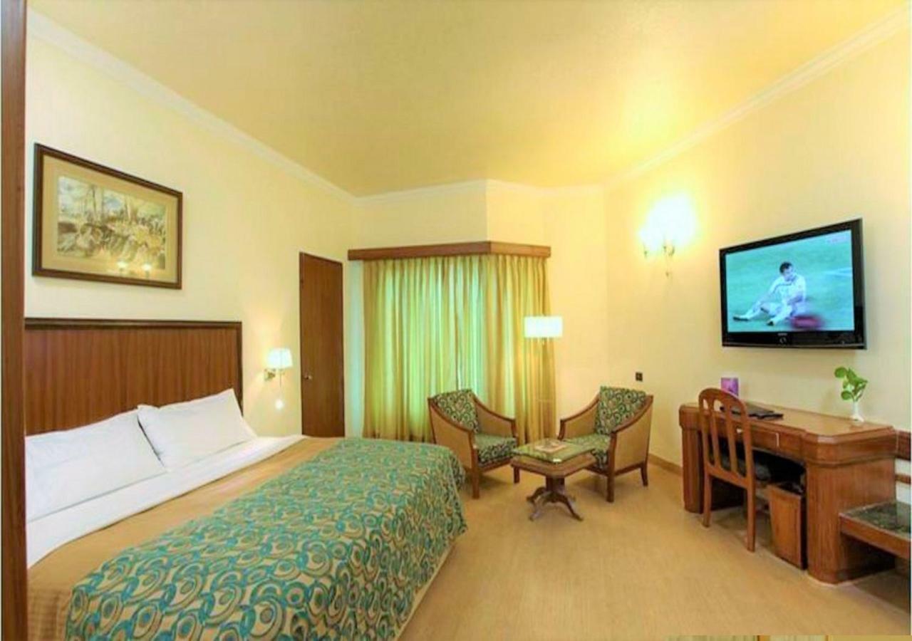 Hotel Samrat, Ню Делхи Екстериор снимка
